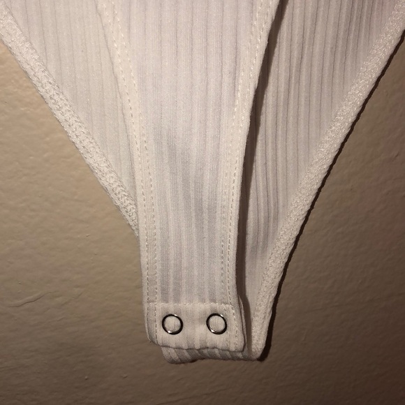 Half button-up white bodysuit - Picture 2 of 4